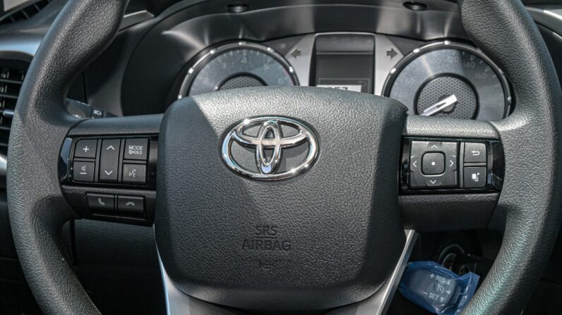 TOYOTA HILUX DC 2.7L GLX M/T 4X4 (PETROL) MY25